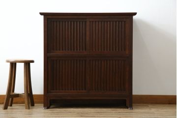 中古　松本民芸家具　A型舞良茶タンス　和モダンの空間づくりにも活躍する収納棚(下駄箱、靴箱、本箱、戸棚、食器棚)(R-061191)