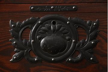 中古　美品　岩谷堂箪笥　迫力のある木目が存在感を放つ衣装タンス(引き出し、チェスト、衣装箪笥)(R-061194)