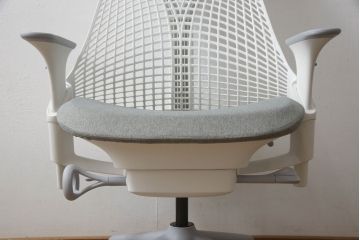 中古　美品　HermanMiller(ハーマンミラー社)　立体的な背もたれが印象的なセイルチェア(SAYL Chair)(オフィスチェア、アームチェア、ワークチェア)(R-061209)