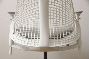 中古　美品　HermanMiller(ハーマンミラー社)　立体的な背もたれが印象的なセイルチェア(SAYL Chair)(オフィスチェア、アームチェア、ワークチェア)(R-061209)