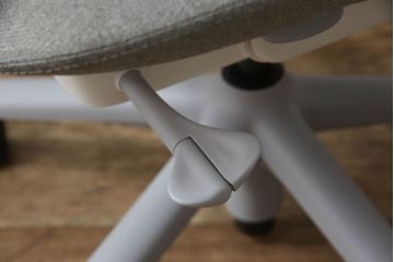 中古　美品　HermanMiller(ハーマンミラー社)　立体的な背もたれが印象的なセイルチェア(SAYL Chair)(オフィスチェア、アームチェア、ワークチェア)(R-061209)