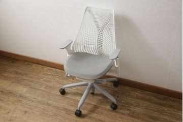 中古　美品　HermanMiller(ハーマンミラー社)　立体的な背もたれが印象的なセイルチェア(SAYL Chair)(オフィスチェア、アームチェア、ワークチェア)(R-061210)