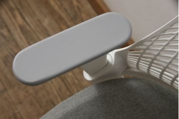 中古　美品　HermanMiller(ハーマンミラー社)　立体的な背もたれが印象的なセイルチェア(SAYL Chair)(オフィスチェア、アームチェア、ワークチェア)(R-061210)