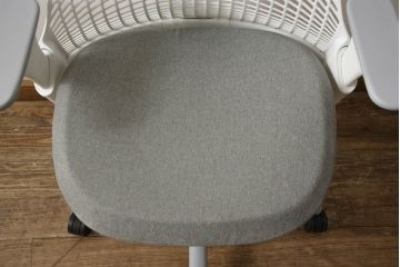 中古　美品　HermanMiller(ハーマンミラー社)　立体的な背もたれが印象的なセイルチェア(SAYL Chair)(オフィスチェア、アームチェア、ワークチェア)(R-061210)