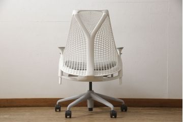 中古　美品　HermanMiller(ハーマンミラー社)　立体的な背もたれが印象的なセイルチェア(SAYL Chair)(オフィスチェア、アームチェア、ワークチェア)(R-061210)
