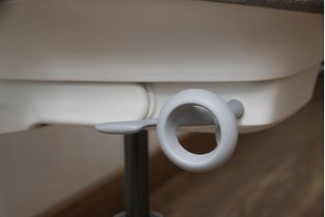 中古　美品　HermanMiller(ハーマンミラー社)　立体的な背もたれが印象的なセイルチェア(SAYL Chair)(オフィスチェア、アームチェア、ワークチェア)(R-061210)