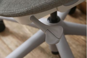 中古　美品　HermanMiller(ハーマンミラー社)　立体的な背もたれが印象的なセイルチェア(SAYL Chair)(オフィスチェア、アームチェア、ワークチェア)(R-061210)