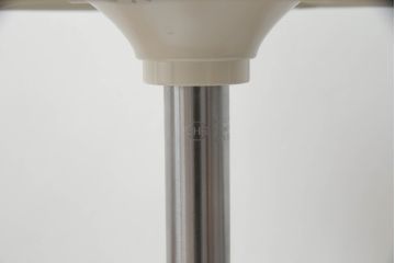 中古　超美品　オカムラ(OKAMURA)　医療福祉用　円盤脚　抗菌　丸みのあるフォルムがかわいらしいスツール2脚セット(丸椅子、回転椅子、イス)(2脚で定価約124000円)(R-061212)