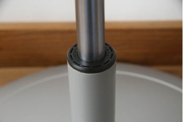 中古　超美品　オカムラ(OKAMURA)　医療福祉用　円盤脚　抗菌　丸みのあるフォルムがかわいらしいスツール2脚セット(丸椅子、回転椅子、イス)(2脚で定価約124000円)(R-061212)