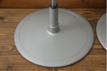中古　超美品　オカムラ(OKAMURA)　医療福祉用　円盤脚　抗菌　丸みのあるフォルムがかわいらしいスツール2脚セット(丸椅子、回転椅子、イス)(2脚で定価約124000円)(R-061212)
