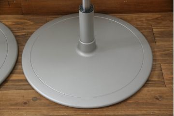 中古　超美品　オカムラ(OKAMURA)　医療福祉用　円盤脚　抗菌　丸みのあるフォルムがかわいらしいスツール2脚セット(丸椅子、回転椅子、イス)(2脚で定価約124000円)(R-061212)