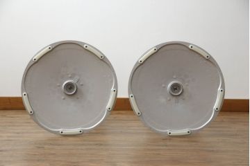 中古　超美品　オカムラ(OKAMURA)　医療福祉用　円盤脚　抗菌　丸みのあるフォルムがかわいらしいスツール2脚セット(丸椅子、回転椅子、イス)(2脚で定価約124000円)(R-061212)