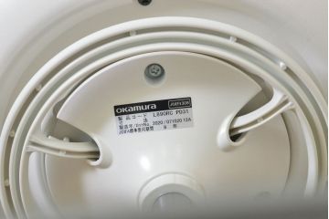 中古　超美品　オカムラ(OKAMURA)　医療福祉用　円盤脚　抗菌　丸みのあるフォルムがかわいらしいスツール2脚セット(丸椅子、回転椅子、イス)(2脚で定価約124000円)(R-061214)
