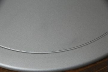 中古　超美品　オカムラ(OKAMURA)　医療福祉用　円盤脚　抗菌　丸みのあるフォルムがかわいらしいスツール2脚セット(丸椅子、回転椅子、イス)(2脚で定価約124000円)(R-061215)