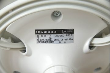 中古　超美品　オカムラ(OKAMURA)　医療福祉用　円盤脚　抗菌　丸みのあるフォルムがかわいらしいスツール2脚セット(丸椅子、回転椅子、イス)(2脚で定価約124000円)(R-061215)