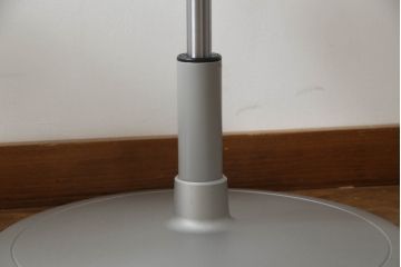 中古　超美品　オカムラ(OKAMURA)　医療福祉用　円盤脚　抗菌　丸みのあるフォルムがかわいらしいスツール2脚セット(丸椅子、回転椅子、イス)(2脚で定価約124000円)(R-061217)