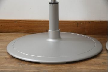 中古　超美品　オカムラ(OKAMURA)　医療福祉用　円盤脚　抗菌　丸みのあるフォルムがかわいらしいスツール2脚セット(丸椅子、回転椅子、イス)(2脚で定価約124000円)(R-061217)