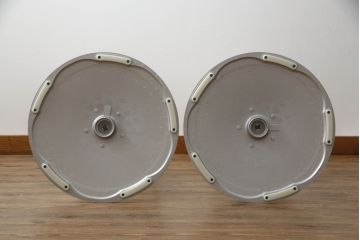 中古　超美品　オカムラ(OKAMURA)　医療福祉用　円盤脚　抗菌　丸みのあるフォルムがかわいらしいスツール2脚セット(丸椅子、回転椅子、イス)(2脚で定価約124000円)(R-061217)