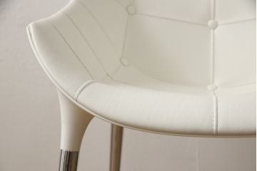 中古　展示品　超美品　Cassinaixc.(カッシーナイクスシー)　Philippe Starck(フィリップ・スタルク)　246　PASSION(パシオン)　本革　丸みのあるボディと華奢な脚のバランスが美しいアームチェア(ダイニングチェア、椅子、イス、レザー)(定価約21万円)(R-061219)