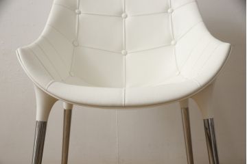 中古　展示品　超美品　Cassinaixc.(カッシーナイクスシー)　Philippe Starck(フィリップ・スタルク)　246　PASSION(パシオン)　本革　丸みのあるボディと華奢な脚のバランスが美しいアームチェア(ダイニングチェア、椅子、イス、レザー)(定価約21万円)(R-061219)