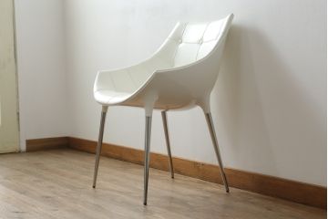 中古　展示品　超美品　Cassinaixc.(カッシーナイクスシー)　Philippe Starck(フィリップ・スタルク)　246　PASSION(パシオン)　本革　丸みのあるボディと華奢な脚のバランスが美しいアームチェア(ダイニングチェア、椅子、イス、レザー)(定価約21万円)(R-061220)