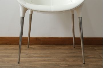 中古　展示品　超美品　Cassinaixc.(カッシーナイクスシー)　Philippe Starck(フィリップ・スタルク)　246　PASSION(パシオン)　本革　丸みのあるボディと華奢な脚のバランスが美しいアームチェア(ダイニングチェア、椅子、イス、レザー)(定価約21万円)(R-061220)