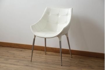 中古　展示品　超美品　Cassinaixc.(カッシーナイクスシー)　Philippe Starck(フィリップ・スタルク)　246　PASSION(パシオン)　本革　丸みのあるボディと華奢な脚のバランスが美しいアームチェア(ダイニングチェア、椅子、イス、レザー)(定価約21万円)(R-061221)