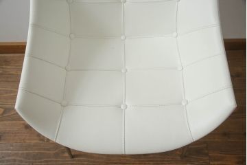 中古　展示品　超美品　Cassinaixc.(カッシーナイクスシー)　Philippe Starck(フィリップ・スタルク)　246　PASSION(パシオン)　本革　丸みのあるボディと華奢な脚のバランスが美しいアームチェア(ダイニングチェア、椅子、イス、レザー)(定価約21万円)(R-061221)