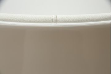 中古　展示品　超美品　Cassinaixc.(カッシーナイクスシー)　Philippe Starck(フィリップ・スタルク)　246　PASSION(パシオン)　本革　丸みのあるボディと華奢な脚のバランスが美しいアームチェア(ダイニングチェア、椅子、イス、レザー)(定価約21万円)(R-061221)