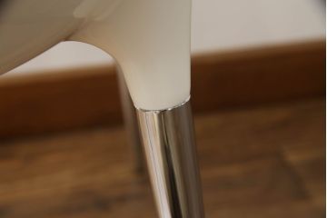 中古　展示品　超美品　Cassinaixc.(カッシーナイクスシー)　Philippe Starck(フィリップ・スタルク)　246　PASSION(パシオン)　本革　丸みのあるボディと華奢な脚のバランスが美しいアームチェア(ダイニングチェア、椅子、イス、レザー)(定価約21万円)(R-061221)