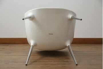 中古　展示品　超美品　Cassinaixc.(カッシーナイクスシー)　Philippe Starck(フィリップ・スタルク)　246　PASSION(パシオン)　本革　丸みのあるボディと華奢な脚のバランスが美しいアームチェア(ダイニングチェア、椅子、イス、レザー)(定価約21万円)(R-061221)