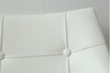 中古　展示品　超美品　Cassinaixc.(カッシーナイクスシー)　Philippe Starck(フィリップ・スタルク)　246　PASSION(パシオン)　本革　丸みのあるボディと華奢な脚のバランスが美しいアームチェア(ダイニングチェア、椅子、イス、レザー)(定価約21万円)(R-061222)