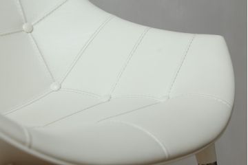 中古　展示品　超美品　Cassinaixc.(カッシーナイクスシー)　Philippe Starck(フィリップ・スタルク)　246　PASSION(パシオン)　本革　丸みのあるボディと華奢な脚のバランスが美しいアームチェア(ダイニングチェア、椅子、イス、レザー)(定価約21万円)(R-061222)