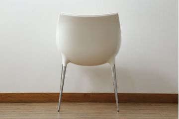 中古　展示品　超美品　Cassinaixc.(カッシーナイクスシー)　Philippe Starck(フィリップ・スタルク)　246　PASSION(パシオン)　本革　丸みのあるボディと華奢な脚のバランスが美しいアームチェア(ダイニングチェア、椅子、イス、レザー)(定価約21万円)(R-061222)