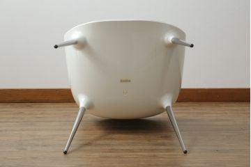 中古　展示品　超美品　Cassinaixc.(カッシーナイクスシー)　Philippe Starck(フィリップ・スタルク)　246　PASSION(パシオン)　本革　丸みのあるボディと華奢な脚のバランスが美しいアームチェア(ダイニングチェア、椅子、イス、レザー)(定価約21万円)(R-061222)
