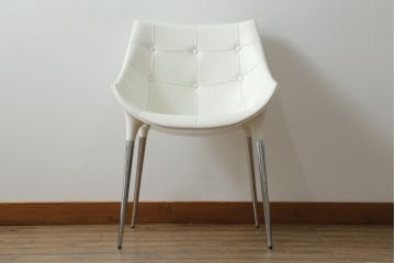 中古　展示品　超美品　Cassinaixc.(カッシーナイクスシー)　Philippe Starck(フィリップ・スタルク)　246　PASSION(パシオン)　本革　丸みのあるボディと華奢な脚のバランスが美しいアームチェア(ダイニングチェア、椅子、イス、レザー)(定価約21万円)(R-061223)