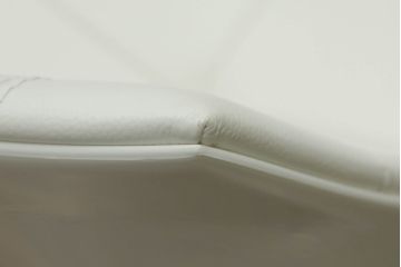 中古　展示品　超美品　Cassinaixc.(カッシーナイクスシー)　Philippe Starck(フィリップ・スタルク)　246　PASSION(パシオン)　本革　丸みのあるボディと華奢な脚のバランスが美しいアームチェア(ダイニングチェア、椅子、イス、レザー)(定価約21万円)(R-061223)