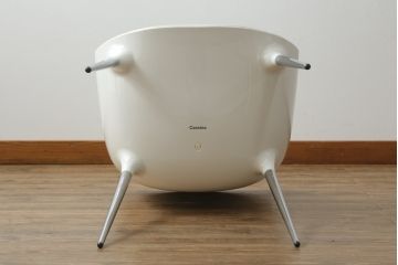 中古　展示品　超美品　Cassinaixc.(カッシーナイクスシー)　Philippe Starck(フィリップ・スタルク)　246　PASSION(パシオン)　本革　丸みのあるボディと華奢な脚のバランスが美しいアームチェア(ダイニングチェア、椅子、イス、レザー)(定価約21万円)(R-061223)