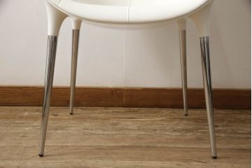 中古　展示品　超美品　Cassinaixc.(カッシーナイクスシー)　Philippe Starck(フィリップ・スタルク)　246　PASSION(パシオン)　本革　丸みのあるボディと華奢な脚のバランスが美しいアームチェア(ダイニングチェア、椅子、イス、レザー)(定価約21万円)(R-061224)