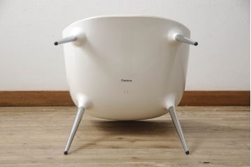 中古　展示品　超美品　Cassinaixc.(カッシーナイクスシー)　Philippe Starck(フィリップ・スタルク)　246　PASSION(パシオン)　本革　丸みのあるボディと華奢な脚のバランスが美しいアームチェア(ダイニングチェア、椅子、イス、レザー)(定価約21万円)(R-061224)