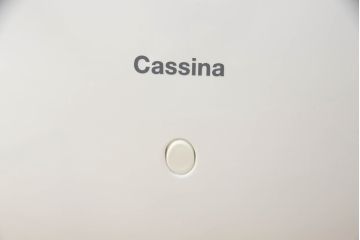 中古　展示品　超美品　Cassinaixc.(カッシーナイクスシー)　Philippe Starck(フィリップ・スタルク)　246　PASSION(パシオン)　本革　丸みのあるボディと華奢な脚のバランスが美しいアームチェア(ダイニングチェア、椅子、イス、レザー)(定価約21万円)(R-061224)