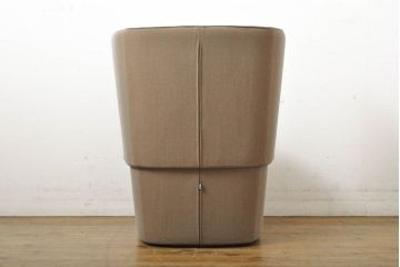 中古　展示品　超美品　arflex(アルフレックス)　BRERA(ブレラ)　シンプルモダンなデザインが魅力のラウンジチェア(1人掛けソファ、1P、回転イス、椅子)(定価約26万円)(R-061227)