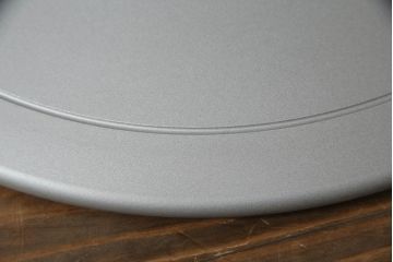 中古　超美品　オカムラ(OKAMURA)　医療福祉用　円盤脚　抗菌　丸みのあるフォルムがかわいらしいスツール(丸椅子、回転椅子、イス)(定価約62000円)(R-061231)