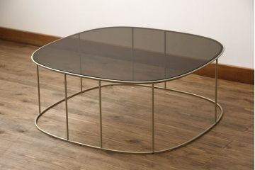 中古　展示品　超美品　arflex(アルフレックス)　ELIPS(エリプス)　シンプルモダンな空間づくりに活躍するコーヒーテーブル(リビングテーブル、ローテーブル、センターテーブル)(定価約30万円)(R-061233)