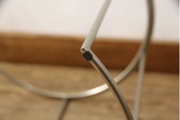 中古　展示品　超美品　arflex(アルフレックス)　CLIPS(クリップス)　ブロンズ　モダンな空間を演出するコーヒーテーブル(丸テーブル、ラウンドテーブル、サイドテーブル)(定価約14万円)(R-061234)