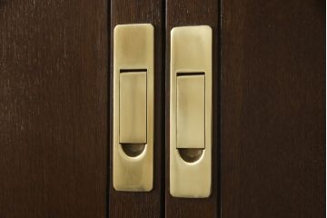 中古　カリモク家具(karimoku)　domani(ドマーニ)　ヒッコリーブラウンが落ち着きのある空間を演出するワードローブ(洋服タンス、引き出し、チェスト、キャビネット)(R-061235)