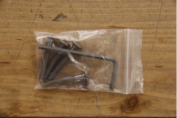 中古　カリモク家具(karimoku)　domani(ドマーニ)　ヒッコリーブラウンが落ち着きのある空間を演出するワードローブ(洋服タンス、引き出し、チェスト、キャビネット)(R-061235)