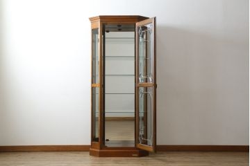 中古　美品　三越家具(現カントリーハウス)　Brugge(ブルージュ)　背面鏡張り　クラシカルな佇まいのキュリオケース(ガラスケース、ショーケース、飾り棚、陳列棚、キャビネット)(R-061237)
