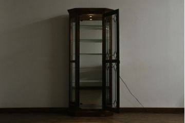 中古　美品　三越家具(現カントリーハウス)　Brugge(ブルージュ)　背面鏡張り　クラシカルな佇まいのキュリオケース(ガラスケース、ショーケース、飾り棚、陳列棚、キャビネット)(R-061237)