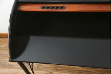 フランスビンテージ　希少　ligne roset(リーン・ロゼ)　Pagnon&Pelhaitre design(パグノン&ペルハイトルデザイン)　個性的なデザインが目を惹くシャッター付き秘書デスク(リーンロゼ、蛇腹机、ロールトップデスク、在宅ワーク、在宅用、ワークデスク、ヴィンテージ)(R-061249)